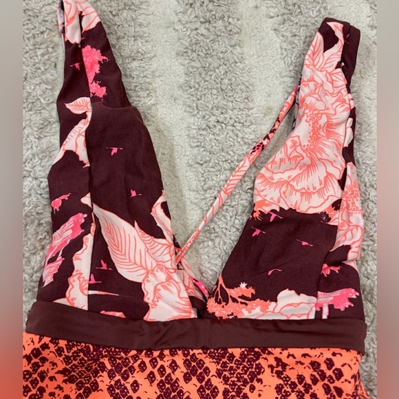 Maaji reversible one piece swimsuit coral floral beige patchwork print plunge - Picture 8 of 13